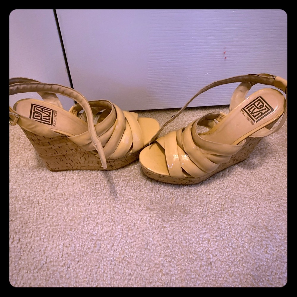 Pour la victoire tan wedge sandals